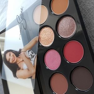 MAC Selena Collection Eye Shadow Palette - Me Siento...Muy Excited